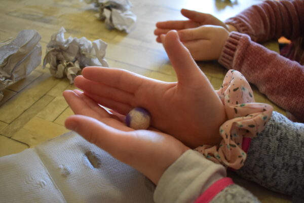 Polstenje – izdelava polstene kroglice @ Rokodelski center Rogatec, Dvorec Strmol