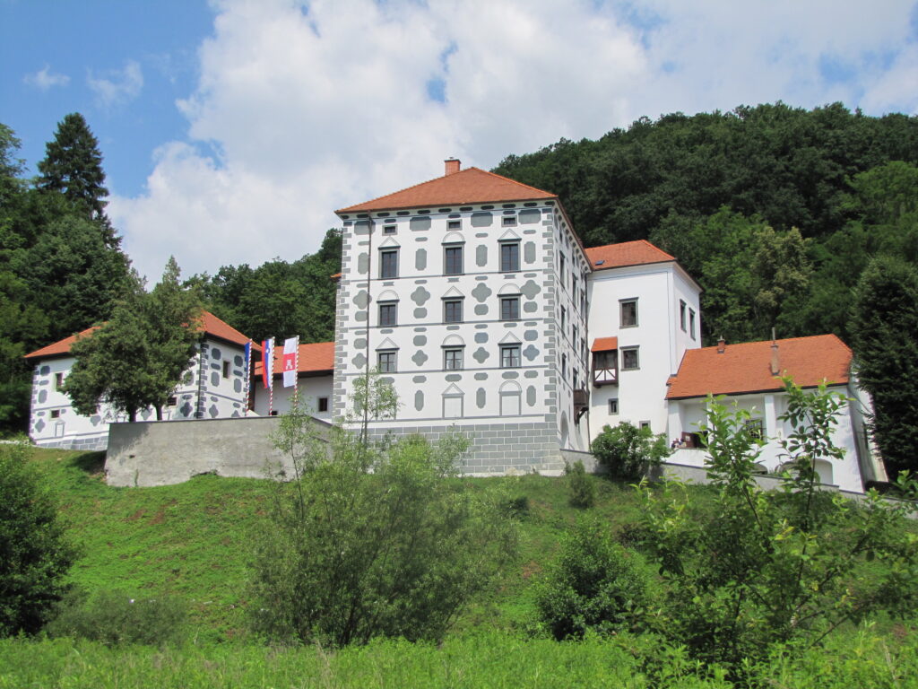 Dvorec Strmol Rogatec 