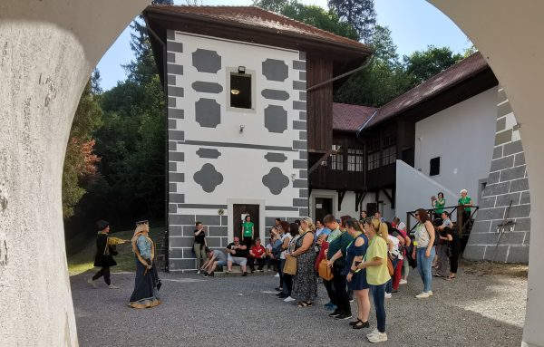 Doživetje med plemiči in kmeti