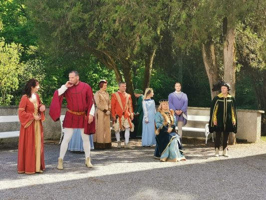 Doživite življenjski utrip med plemiči in kmeti!