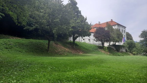 Družinska urica v naravi @ park dvorca Strmol