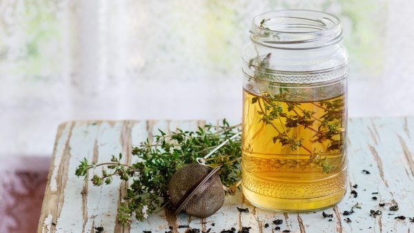 Okusimo dediščino preko delovnih opravil - luščenje koruze @ Muzej na prostem Rogatec