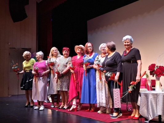 Ženske zgoraj, moški spodaj - igra Dramske skupine Univerze za tretje življensko obdobje Rogaška Slatina @ Kulturni dom Rogatec